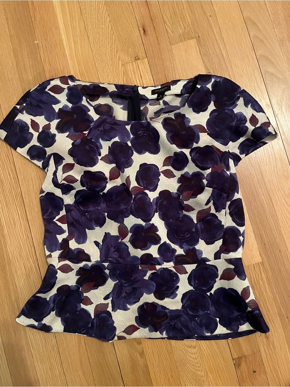 Floral Peplum Short-Sleeve Top in Purple and White Ann Taylor size 0
